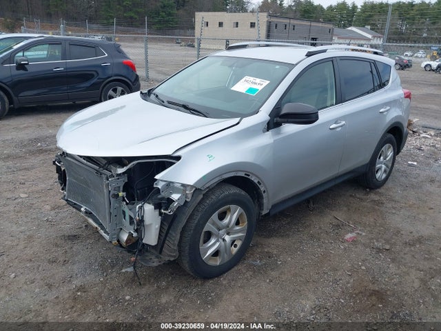 Toyota RAV4 LE 2015 JTMBFREV9FJ027653 Image 2