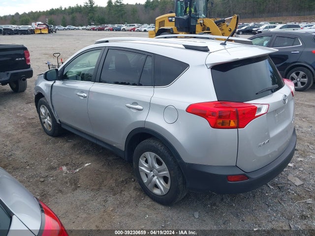 Toyota RAV4 LE 2015 JTMBFREV9FJ027653 Image 3
