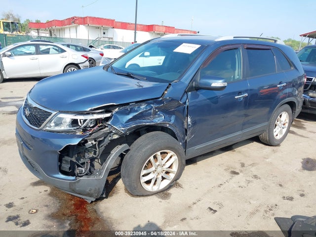 KIA SORENTO LX 2014 5XYKT3A68EG441882 Image 2