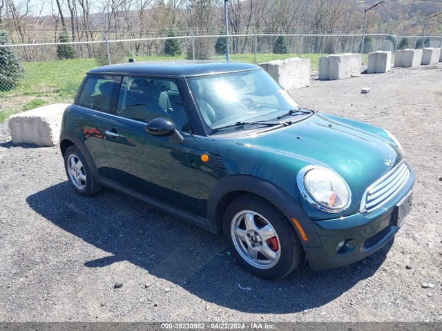 2010 MINI COOPER WMWMF3C56ATZ61854 Photo 0