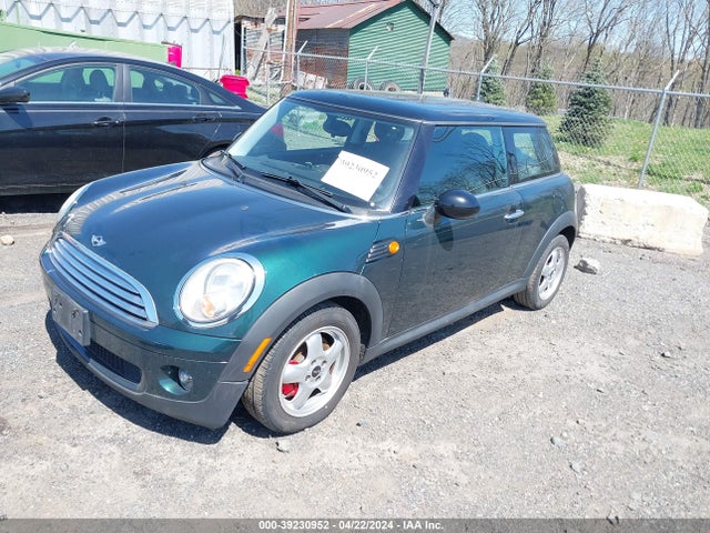 2010 MINI COOPER WMWMF3C56ATZ61854 Photo 1