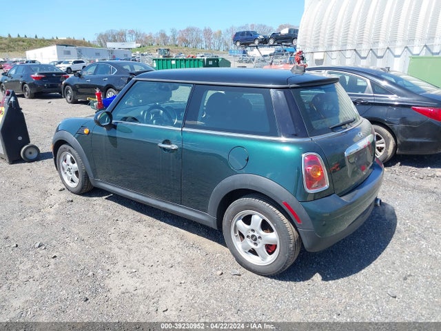 2010 MINI COOPER WMWMF3C56ATZ61854 Photo 2