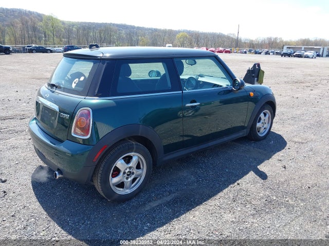 2010 MINI COOPER WMWMF3C56ATZ61854 Photo 3