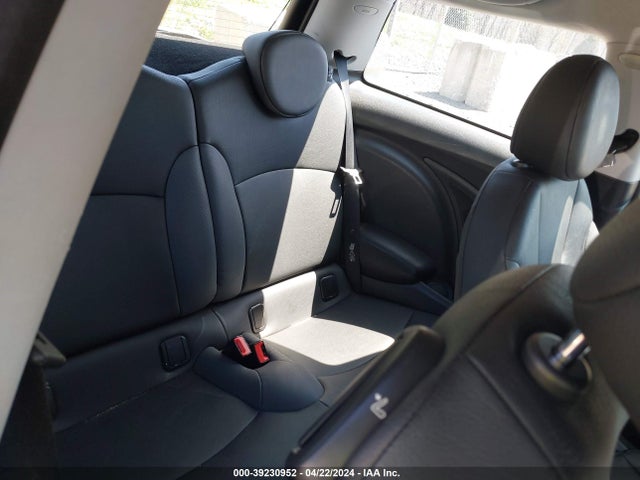 2010 MINI COOPER WMWMF3C56ATZ61854 Photo 7