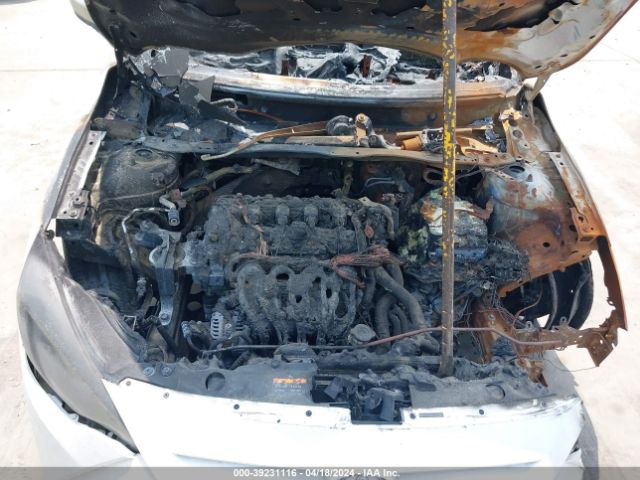3MYDLBYV6KY503997 Toyota YARIS LE