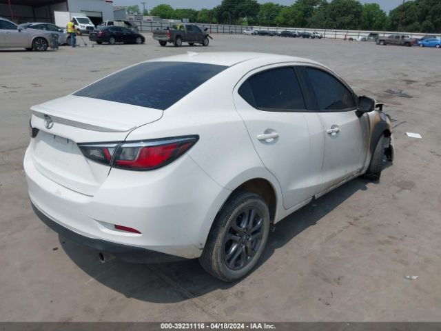 3MYDLBYV6KY503997 Toyota YARIS LE