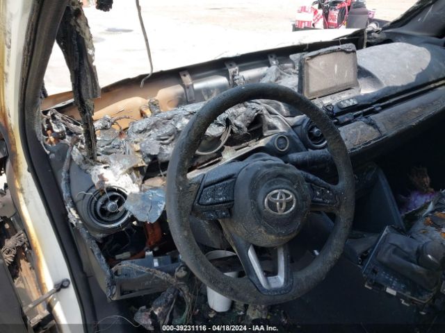 3MYDLBYV6KY503997 Toyota YARIS LE