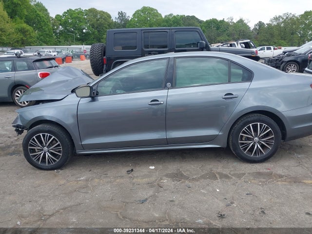 3VWDB7AJ8JM250979 Volkswagen Jetta 1.4t Se/1.4t Wolfsburg Edition
