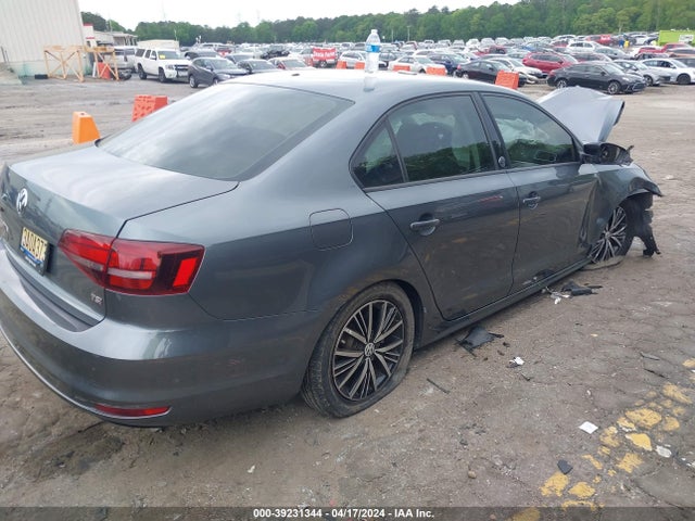 3VWDB7AJ8JM250979 Volkswagen Jetta 1.4t Se/1.4t Wolfsburg Edition