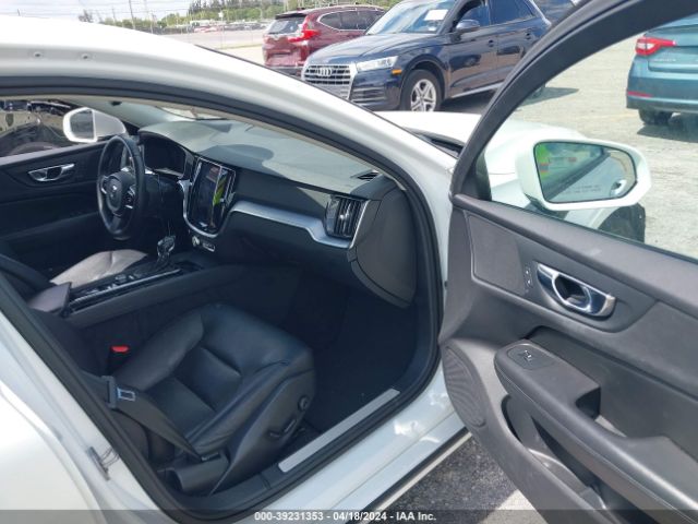 7JR102FKXKG009471 Volvo S60 T5 Momentum