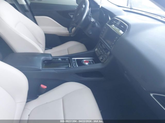 SADCJ2FX3JA281589 Jaguar F-pace 25t Premium