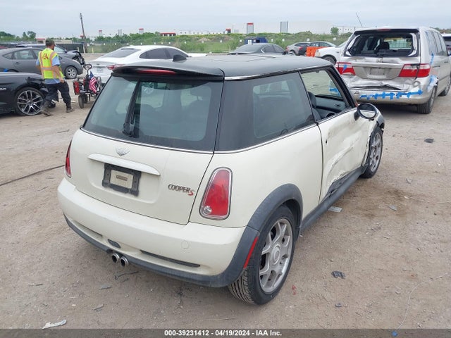 2006 MINI COOPER S WMWRE33526TJ34286 Photo 3