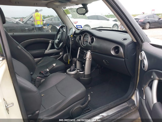 2006 MINI COOPER S WMWRE33526TJ34286 Photo 4