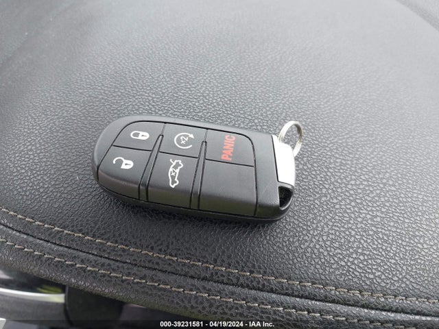 2C3CCAKG2KH722643 Chrysler 300 Limited Awd