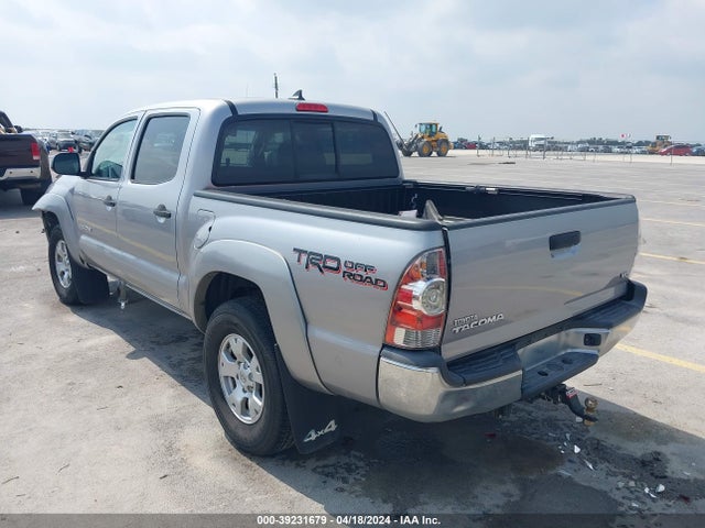 Toyota Tacoma Base V6 2015 5TFLU4EN2FX114837 Image 3