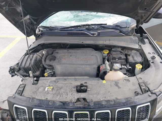 3C4NJDBB7JT350318 Jeep Compass Latitude 4x4