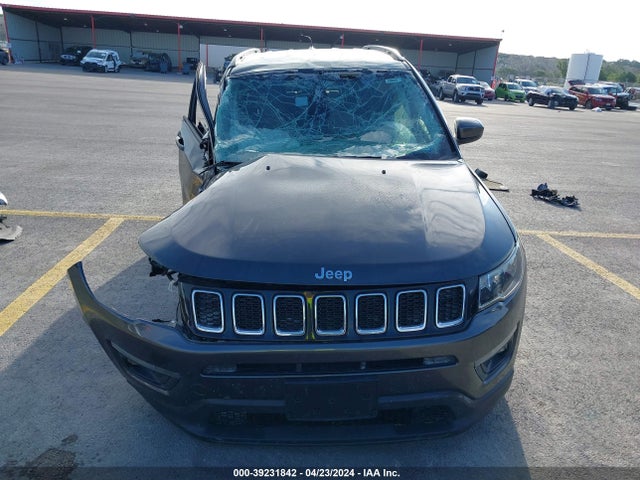 3C4NJDBB7JT350318 Jeep Compass Latitude 4x4