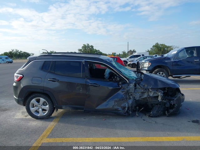 3C4NJDBB7JT350318 Jeep Compass Latitude 4x4