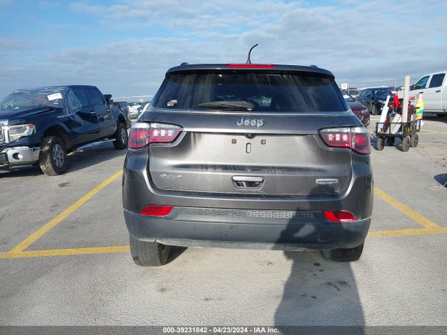 3C4NJDBB7JT350318 Jeep Compass Latitude 4x4