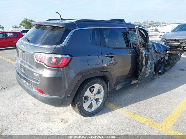 3C4NJDBB7JT350318 Jeep Compass Latitude 4x4