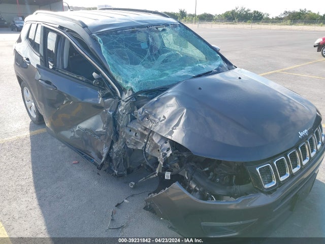 3C4NJDBB7JT350318 Jeep Compass Latitude 4x4