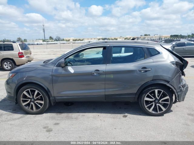 JN1BJ1CR2HW130055 Nissan Rogue Sport Sl