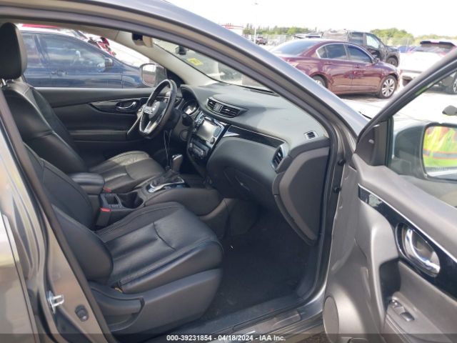 JN1BJ1CR2HW130055 Nissan Rogue Sport Sl
