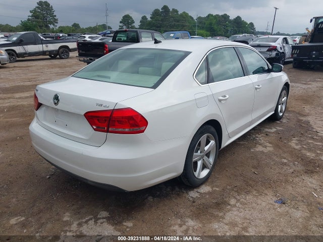 1VWBS7A35EC100876 Volkswagen Passat 1.8t Se