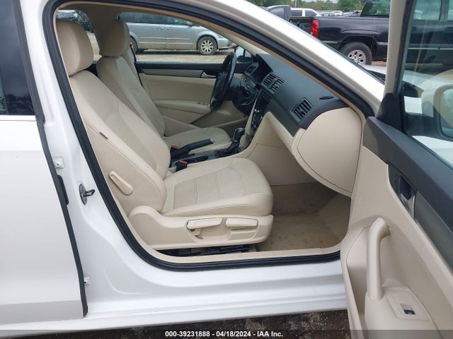 1VWBS7A35EC100876 Volkswagen Passat 1.8t Se