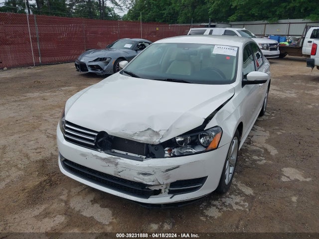 1VWBS7A35EC100876 Volkswagen Passat 1.8t Se