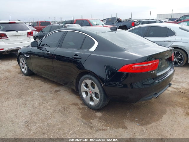 2017 JAGUAR XE SAJAR4BG0HA949261 Photo 2