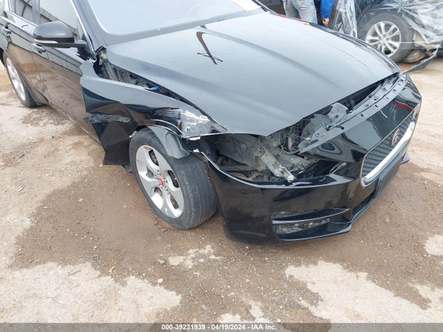 2017 JAGUAR XE SAJAR4BG0HA949261 Photo 5
