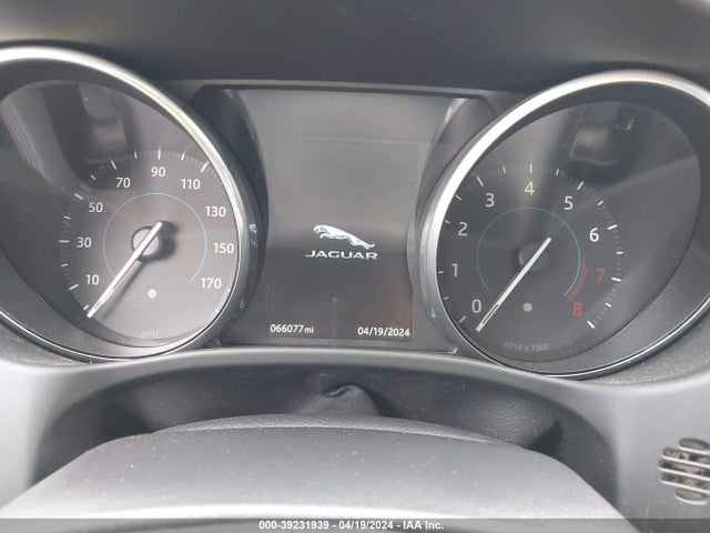 2017 JAGUAR XE SAJAR4BG0HA949261 Photo 6
