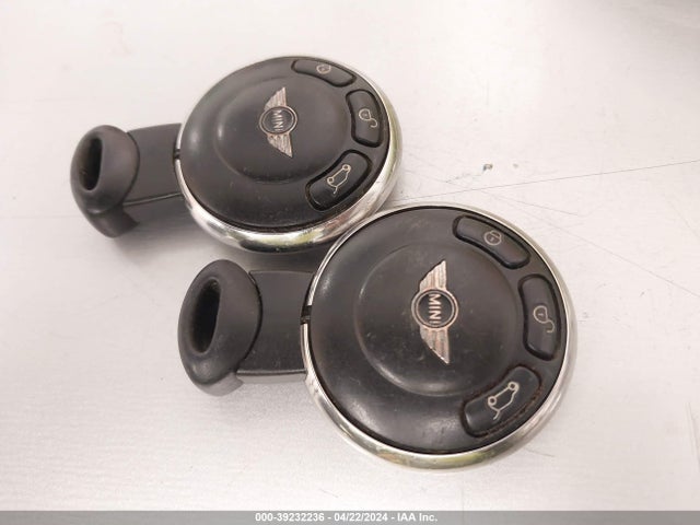 2011 MINI COOPER CLUBMAN WMWZF3C51BTX82225 Photo 10