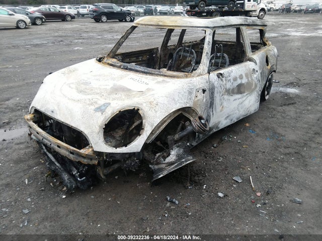 2011 MINI COOPER CLUBMAN WMWZF3C51BTX82225 Photo 1