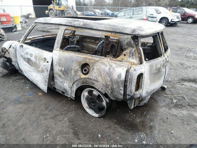 2011 MINI COOPER CLUBMAN WMWZF3C51BTX82225 Photo 2