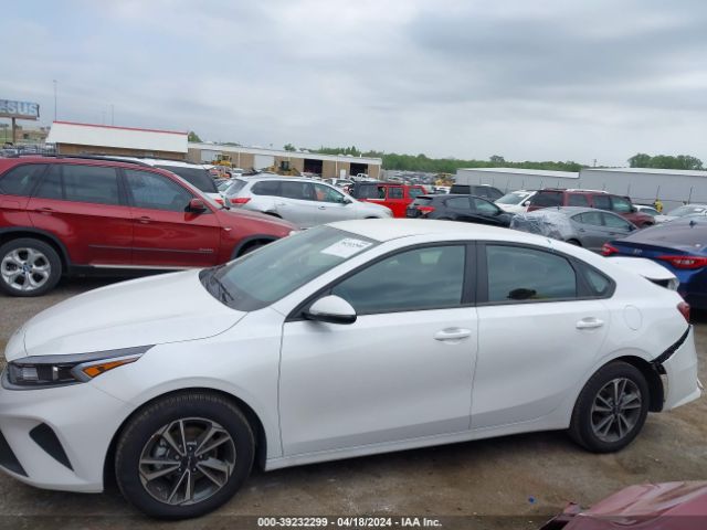 3KPF24AD8RE738372 KIA Forte Lxs