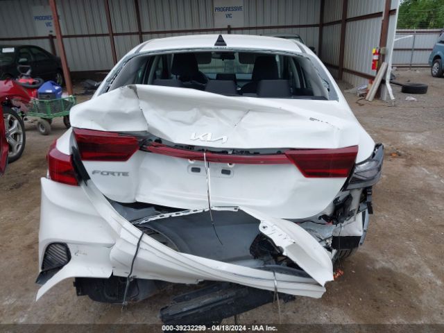 3KPF24AD8RE738372 KIA Forte Lxs