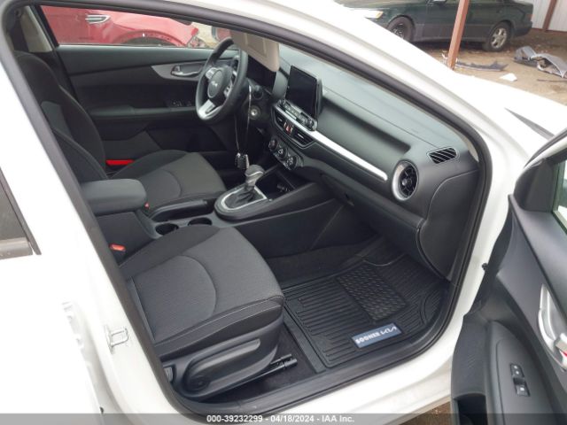 3KPF24AD8RE738372 KIA Forte Lxs