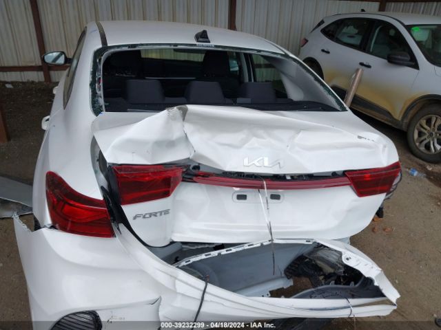 3KPF24AD8RE738372 KIA Forte Lxs
