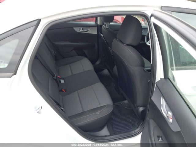 3KPF24AD8RE738372 KIA Forte Lxs