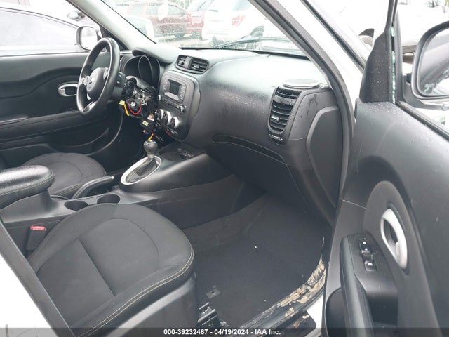 KIA SOUL + 2014 KNDJP3A51E7052571 Image 5