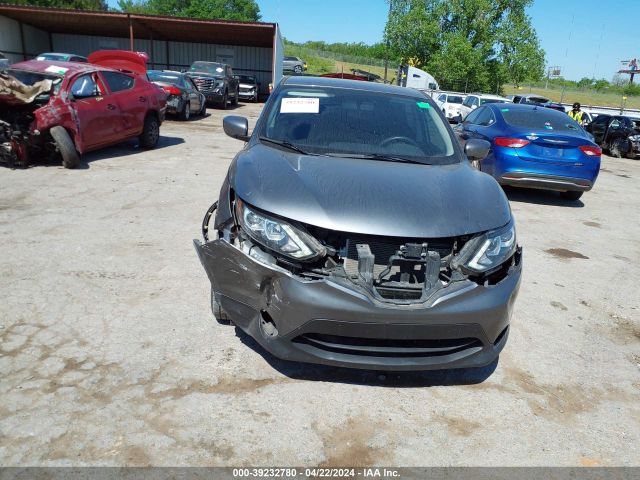 JN1BJ1CP8JW188563 Nissan Rogue Sport S