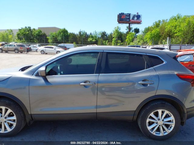 JN1BJ1CP8JW188563 Nissan Rogue Sport S