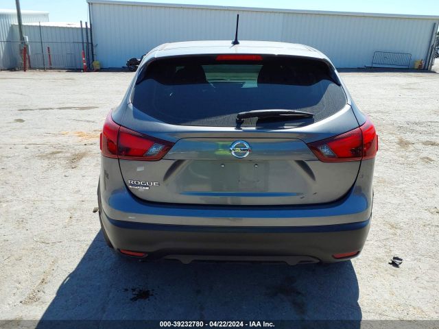 JN1BJ1CP8JW188563 Nissan Rogue Sport S