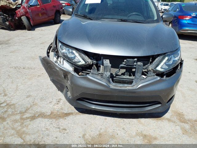JN1BJ1CP8JW188563 Nissan Rogue Sport S