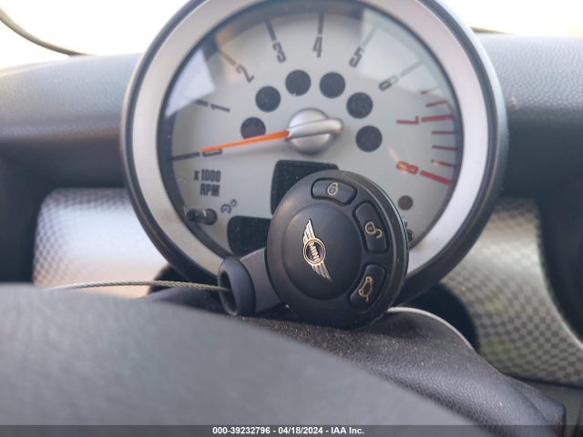 2010 MINI COOPER S WMWMF7C55ATZ71556 Photo 10