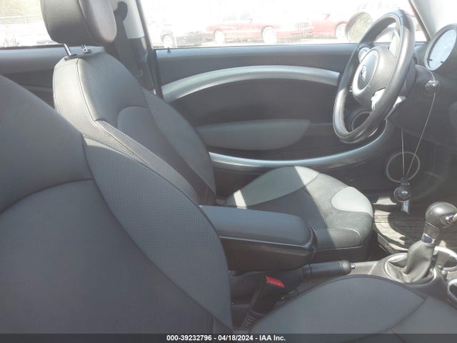 2010 MINI COOPER S WMWMF7C55ATZ71556 Photo 4