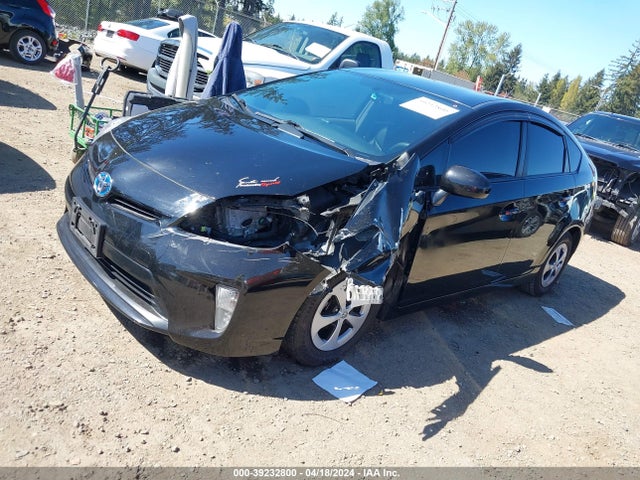 Toyota Prius Three 2014 JTDKN3DU2E1833485 Image 2