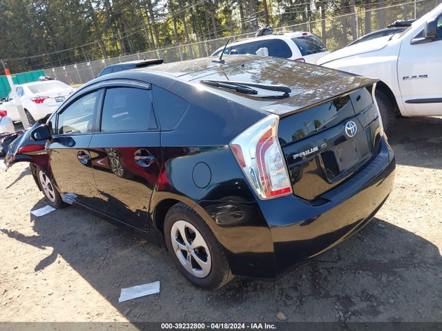 Toyota Prius Three 2014 JTDKN3DU2E1833485 Image 3